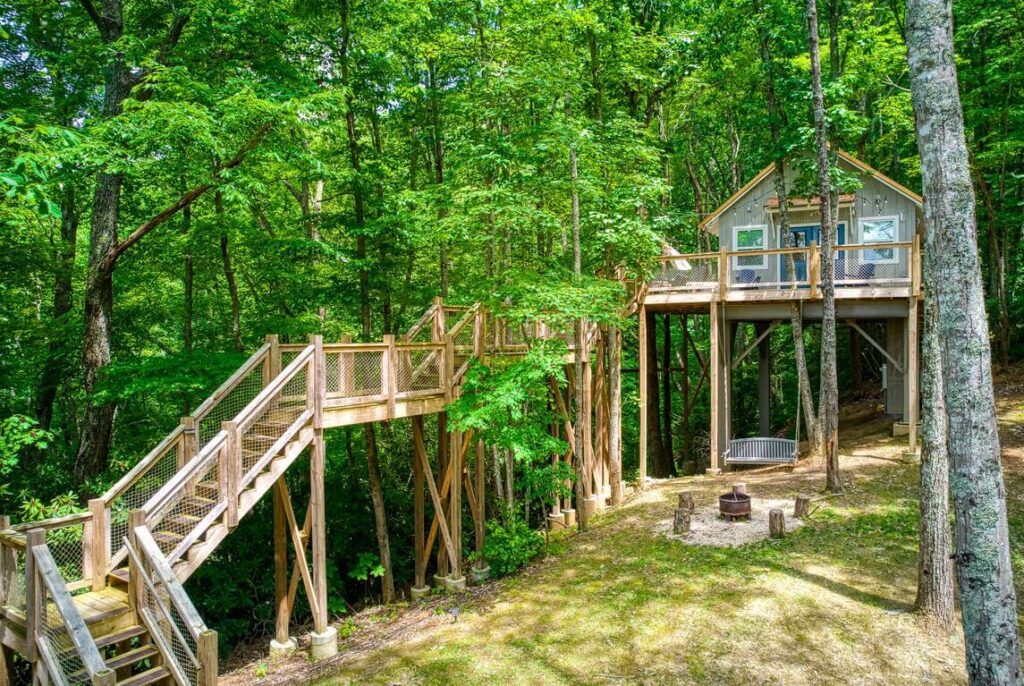 A Smoky Mountain rental that's close to local Tennessee events.
